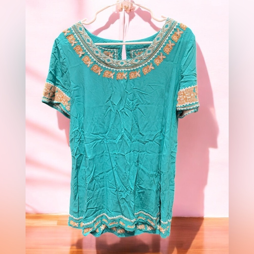 Hand Embroidered Teal Top MEDIUM pit to pit 16in